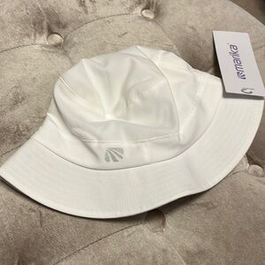 Marika white bucket hat, new